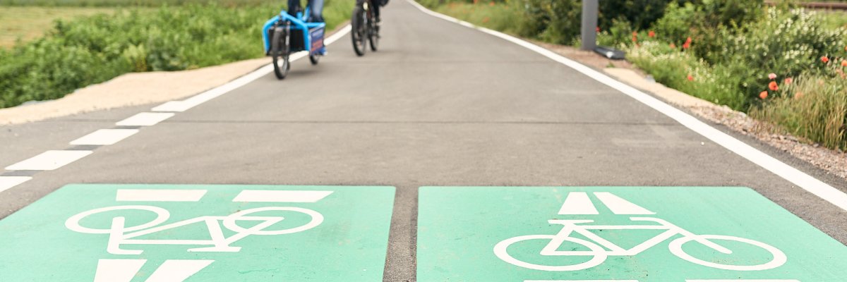 Radweg mit Fahrrädern