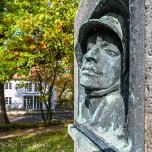 Kriegerdenkmal Buchschlag - Link öffnet seitenüberlagerndes Dialog-Fenster