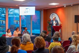 Link öffnet seitenüberlagerndes Dialog-Fenster