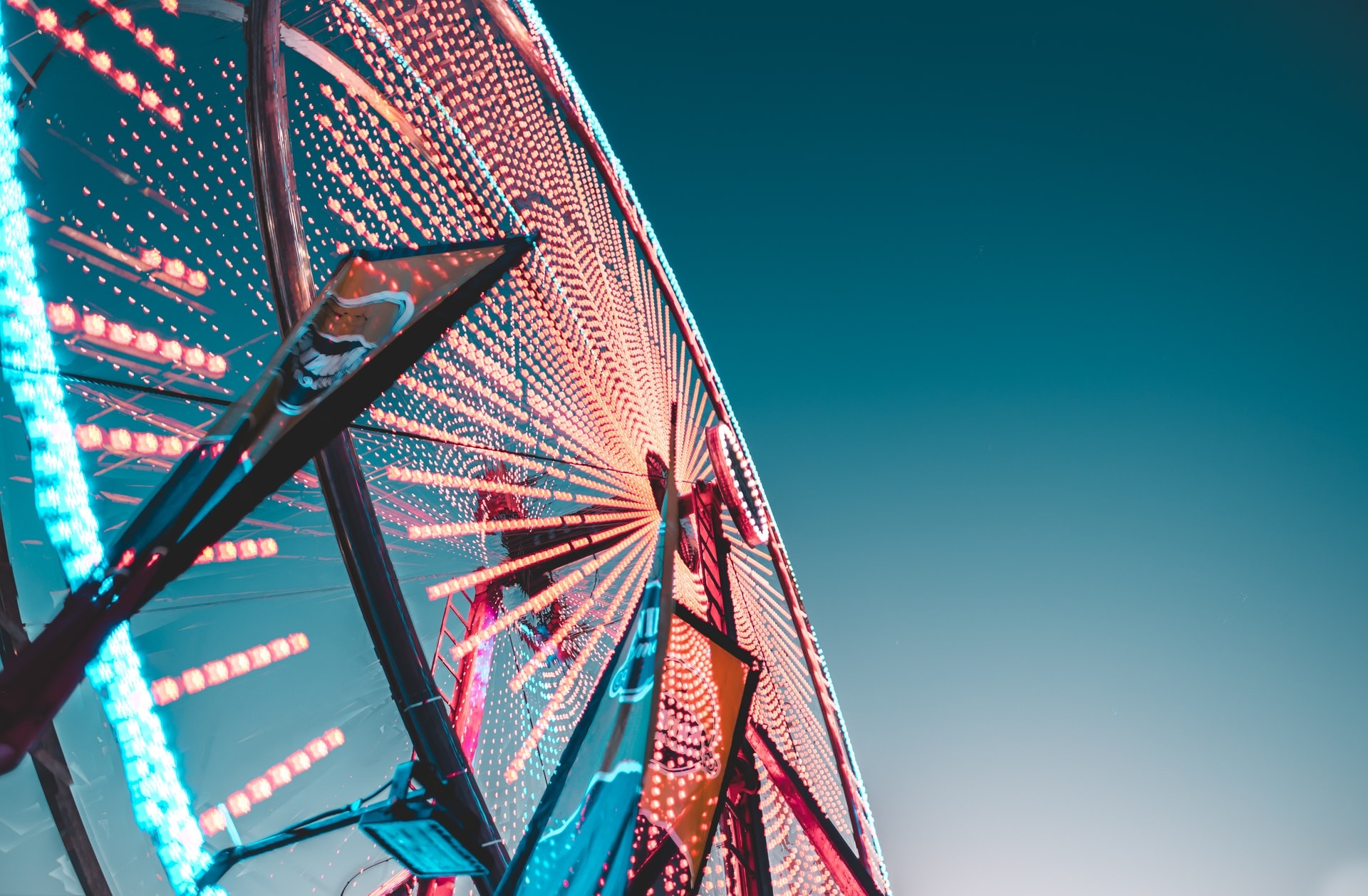 Riesenrad vor blauem HImmel