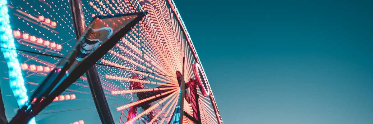 Riesenrad vor blauem HImmel