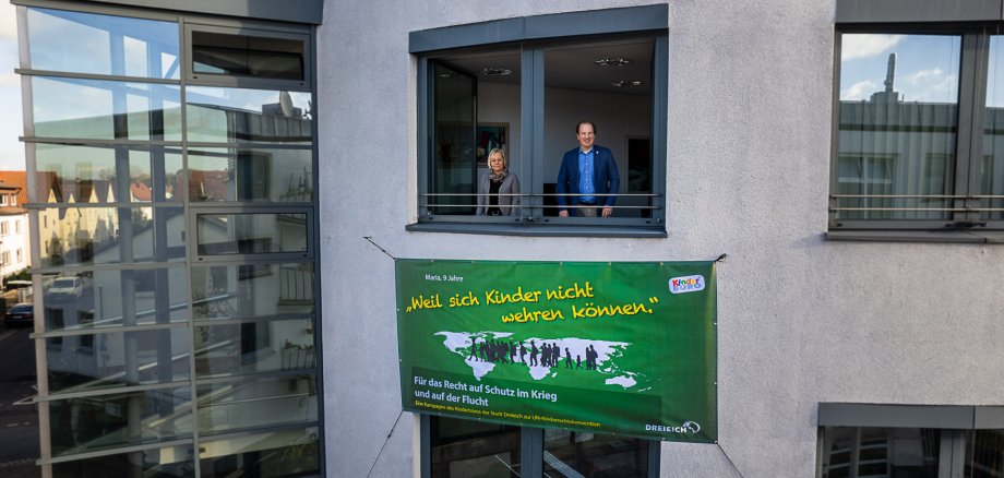 Andrea Walter (Kinderbüro) und Bürgermeister Martin Burlon