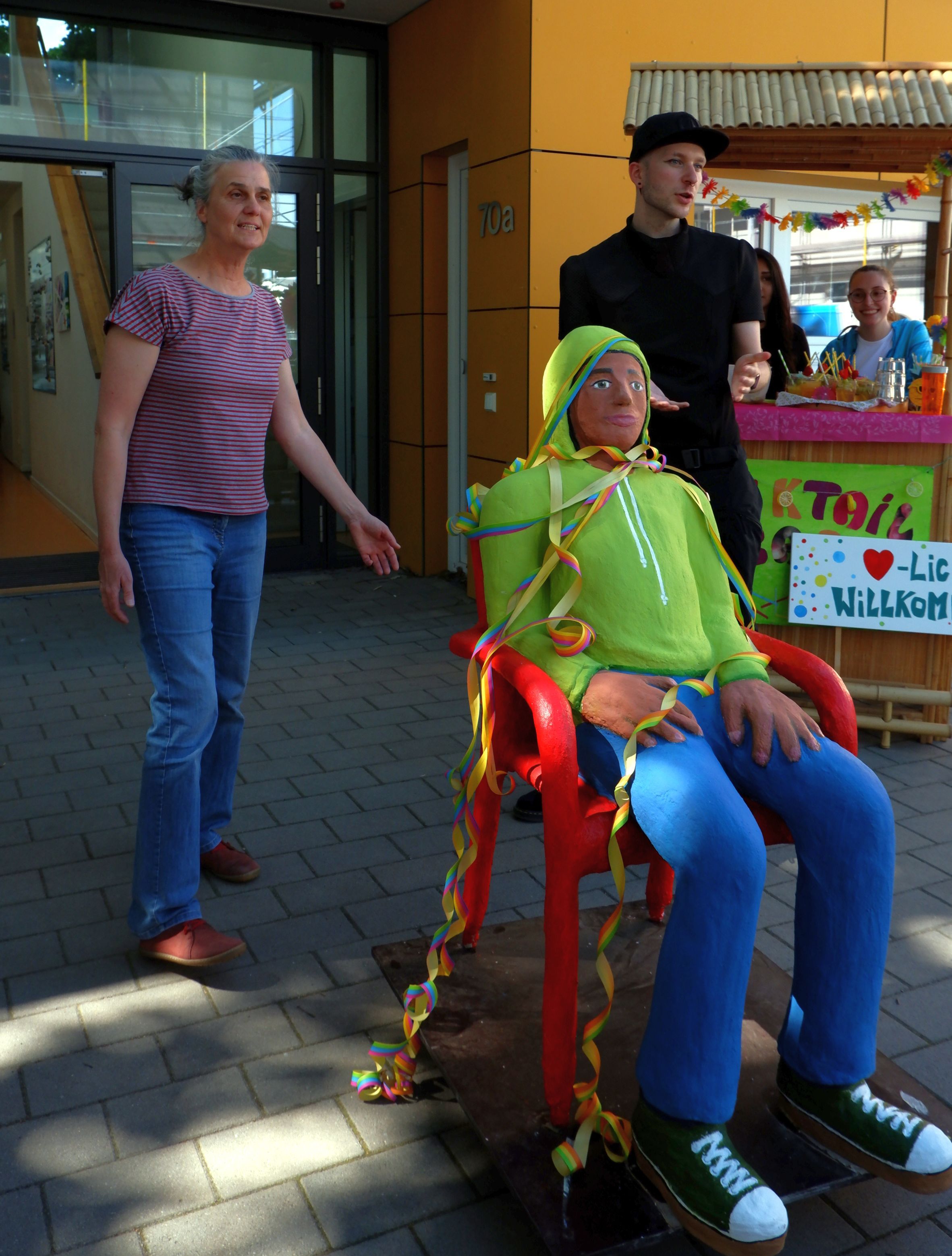 Kinder- und Jugendförderung: Betonfigur „Kaya“ setzt Zeichen für ...